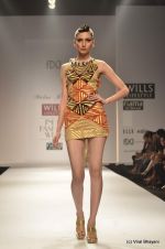 Model walk the ramp for Malini Ramani Show at Wills Lifestyle India Fashion Week 2012 day 4 on 9th Oct 2012 (76).JPG